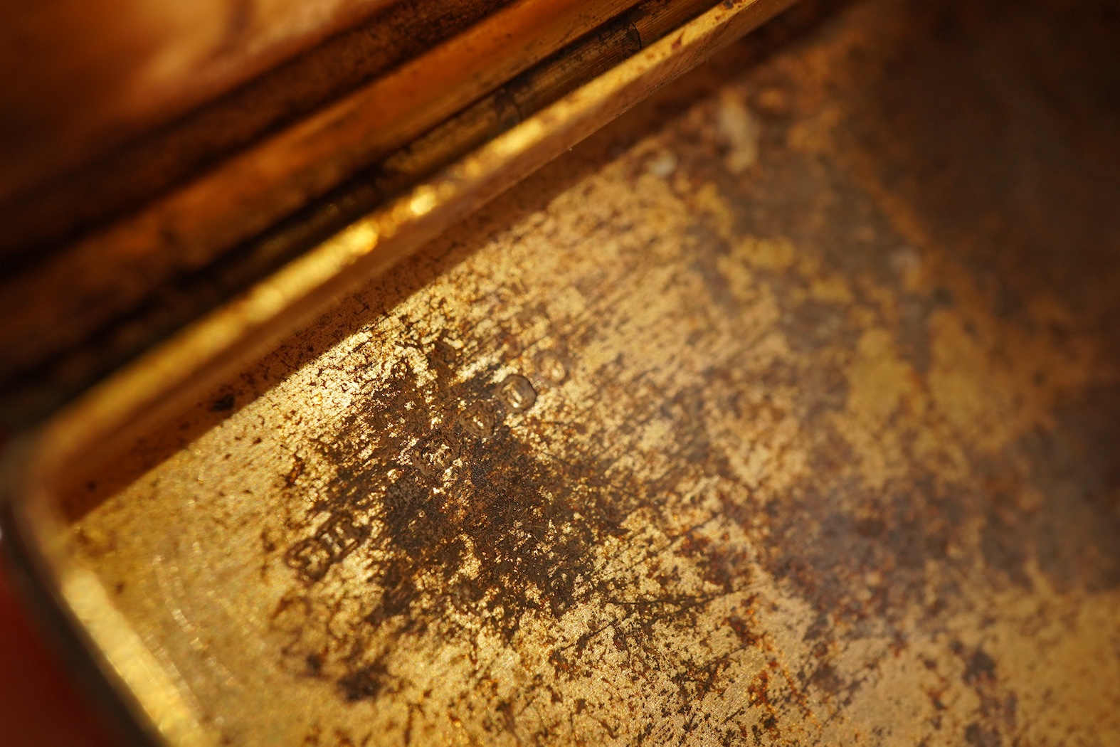 A Victorian large silver gilt vinaigrette with inset agate hinged cover, by John Harris